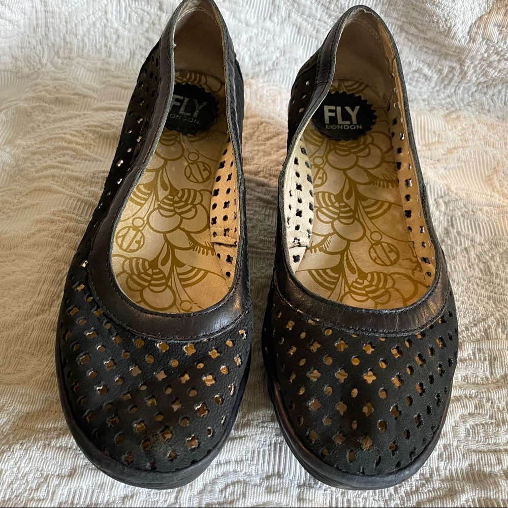 FLY LONDON NON SLIP SHOES SIZE 7
